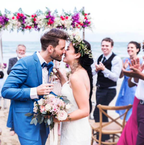 Bride and groom beach wedding: Top 10 tips when planning a beach wedding